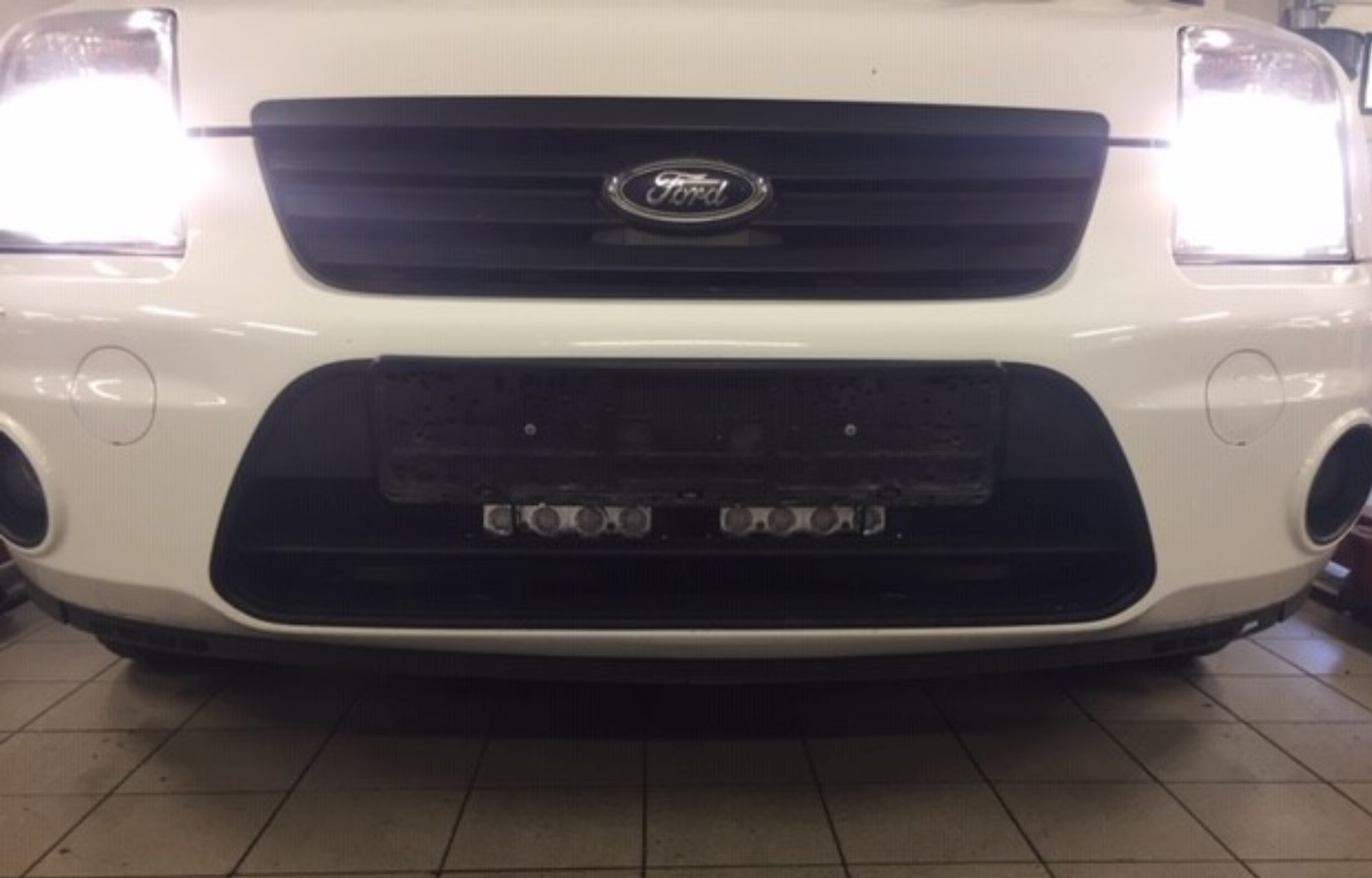 Ford Connect lys